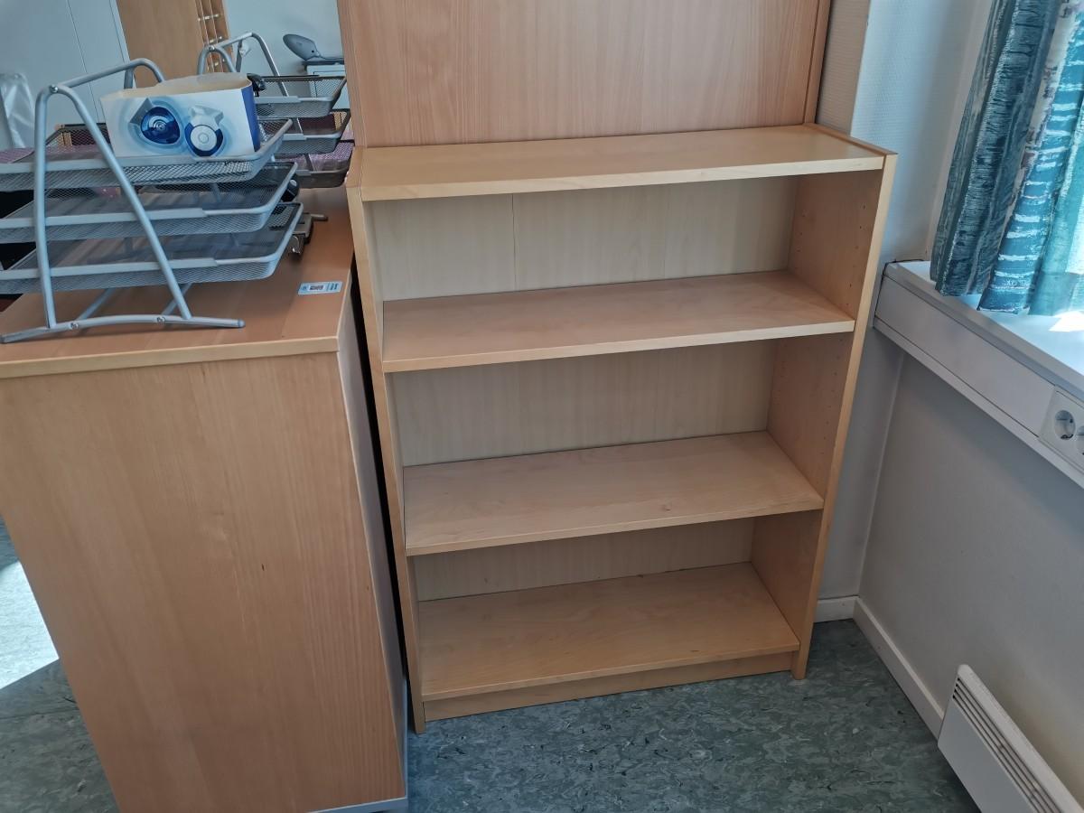 Div. kontormøbler og hyller