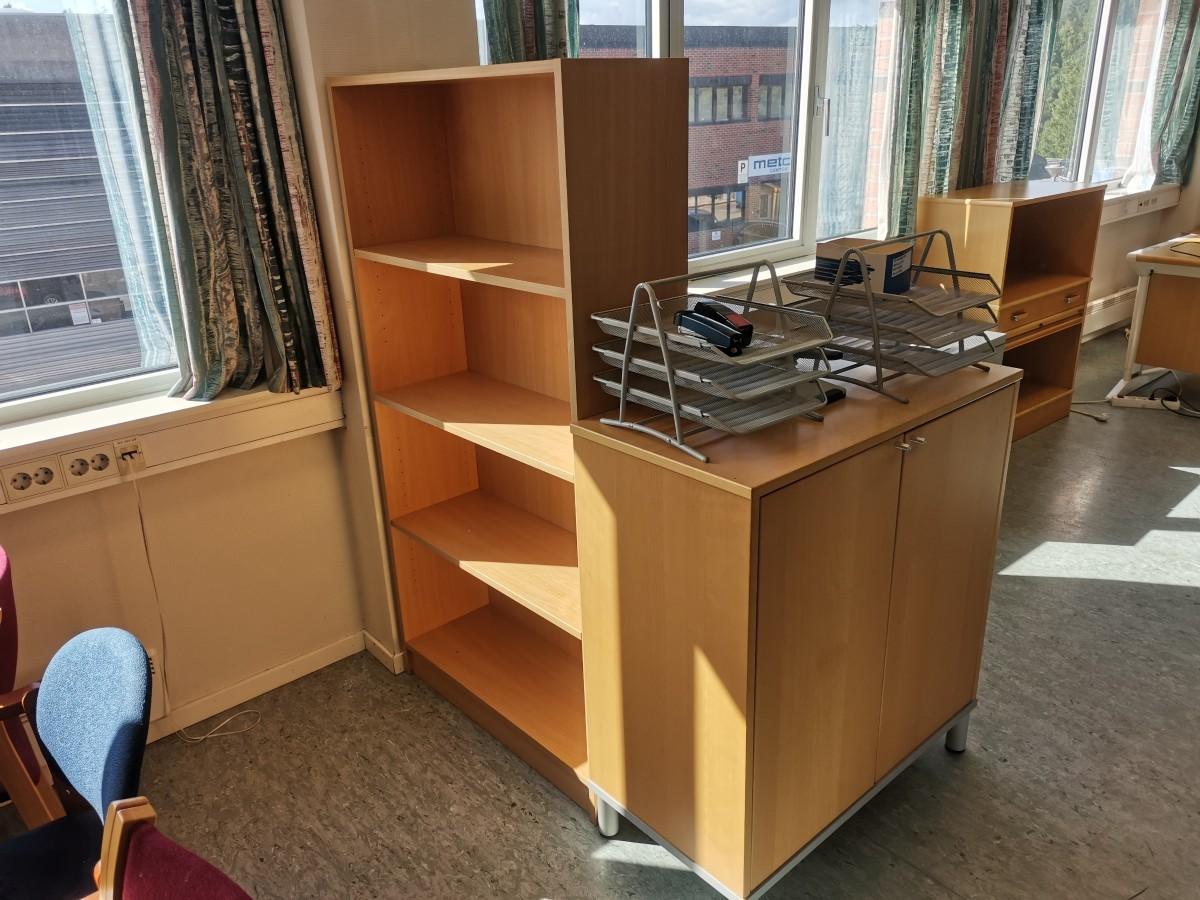Div. kontormøbler og hyller