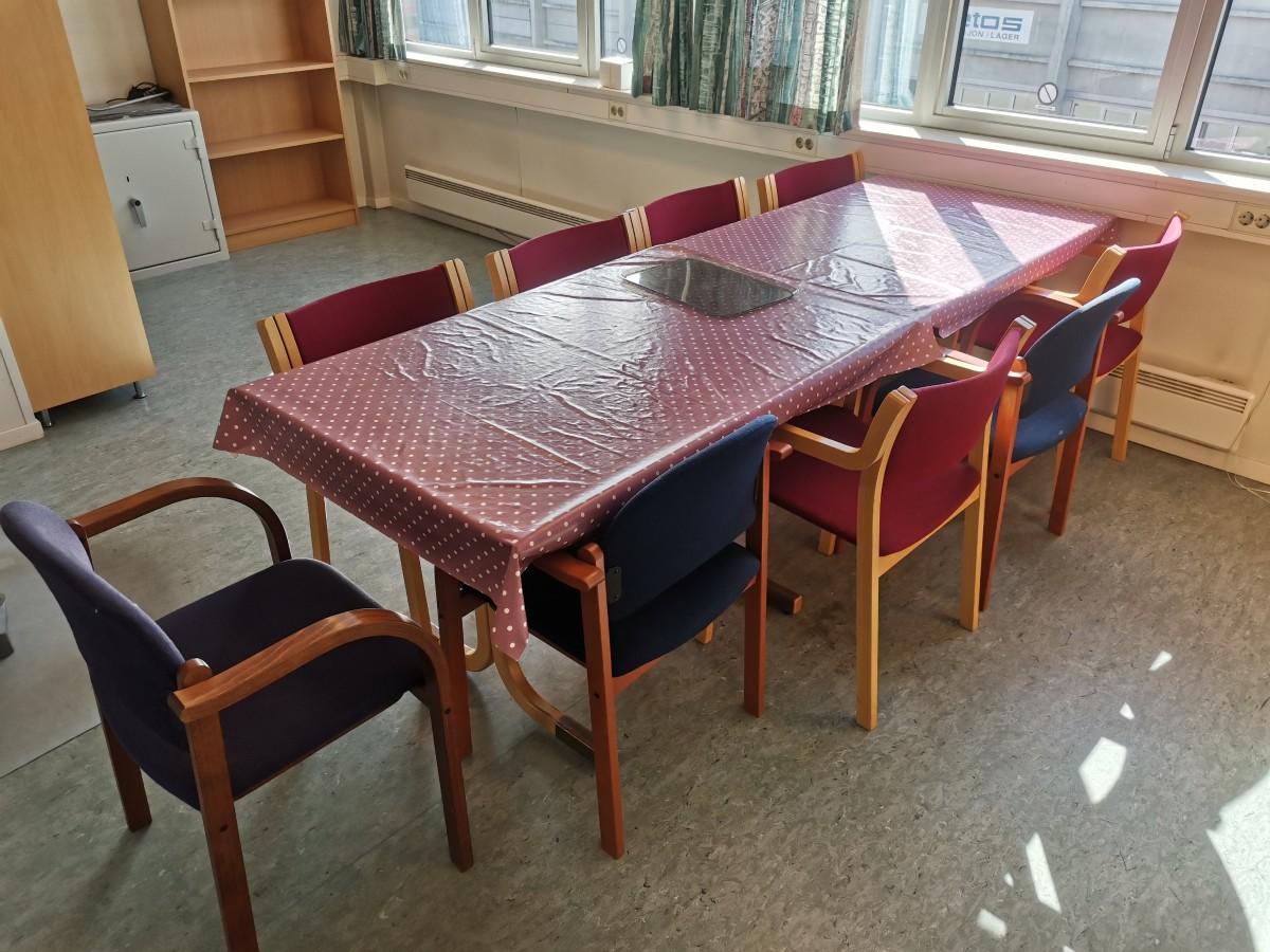 Div. kontormøbler og hyller