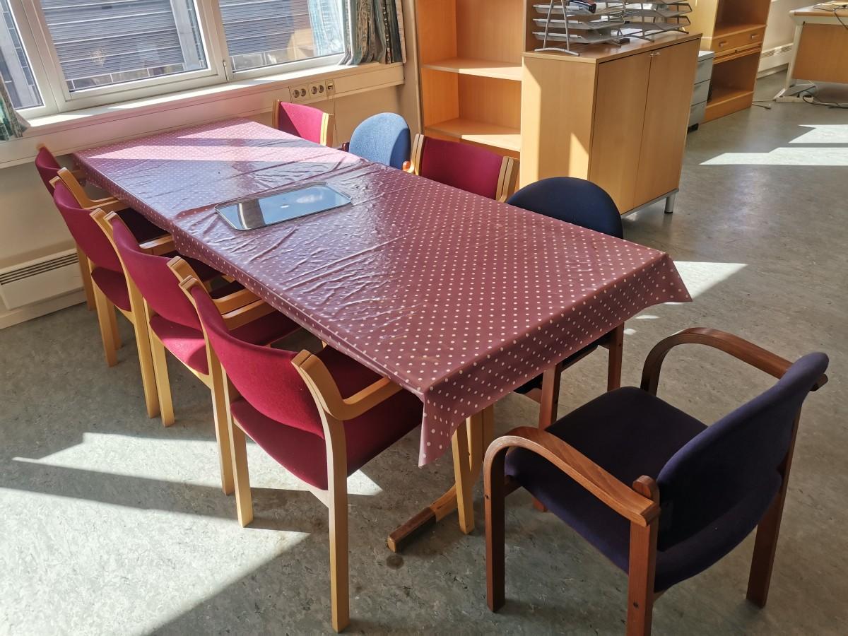 Div. kontormøbler og hyller