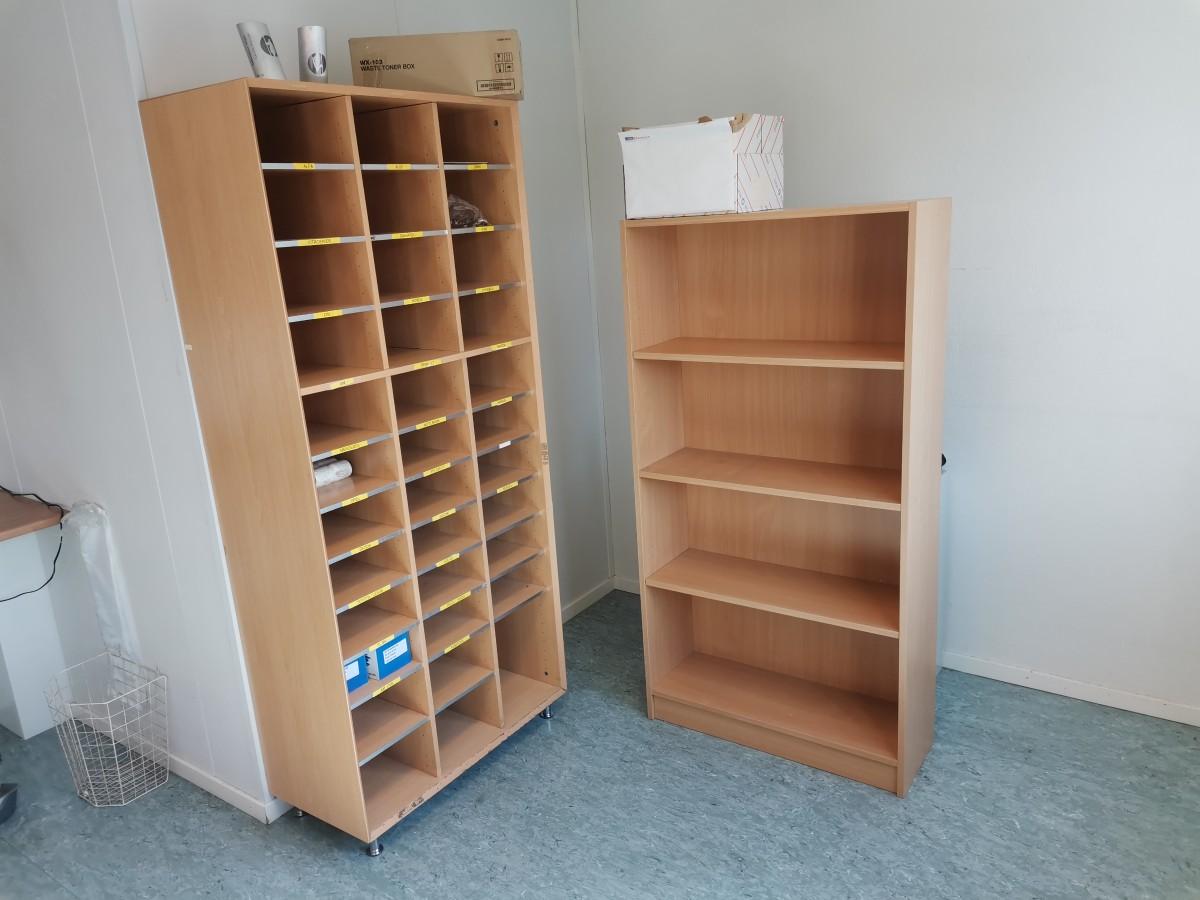 Div. kontormøbler og hyller