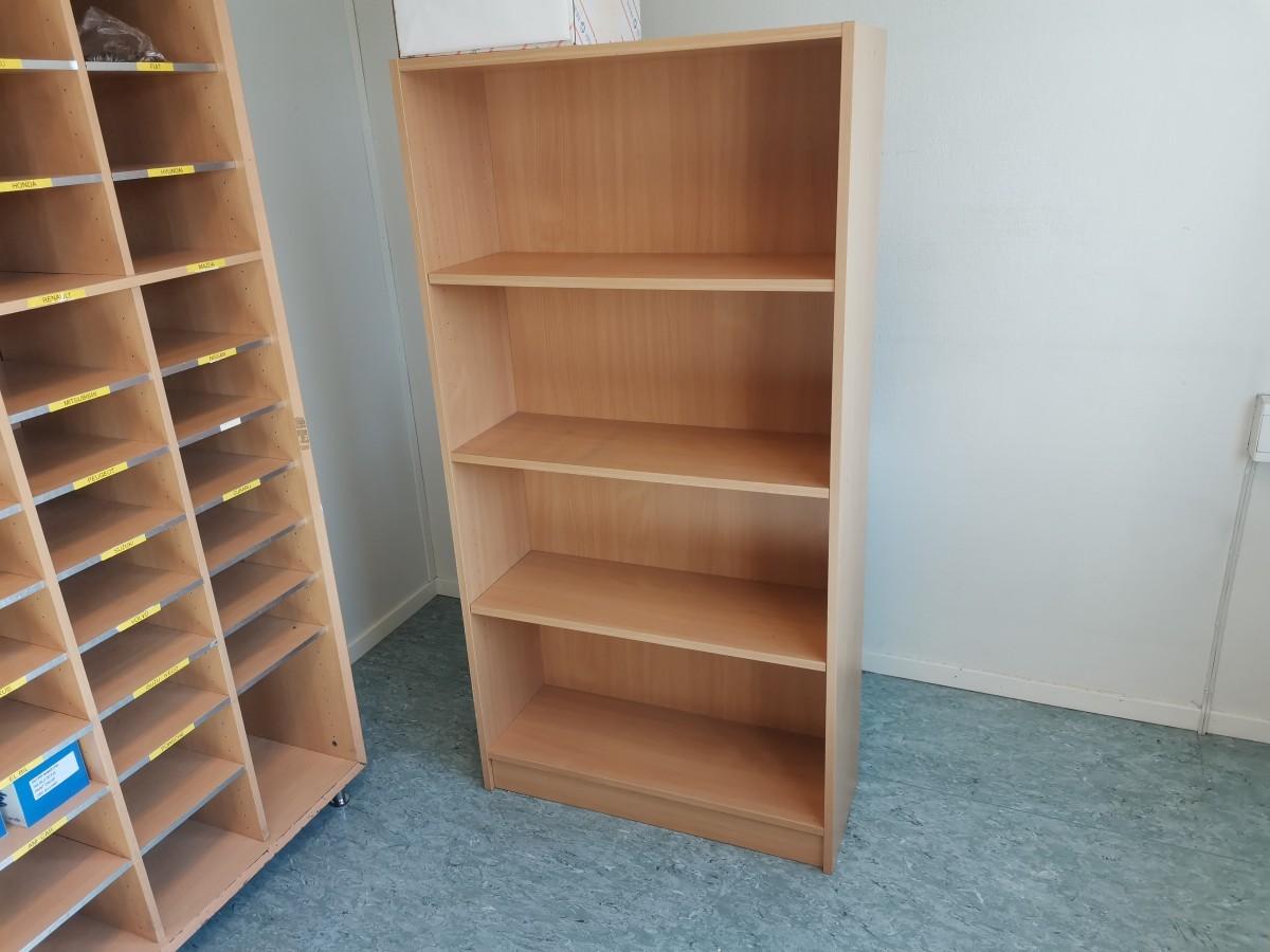 Div. kontormøbler og hyller