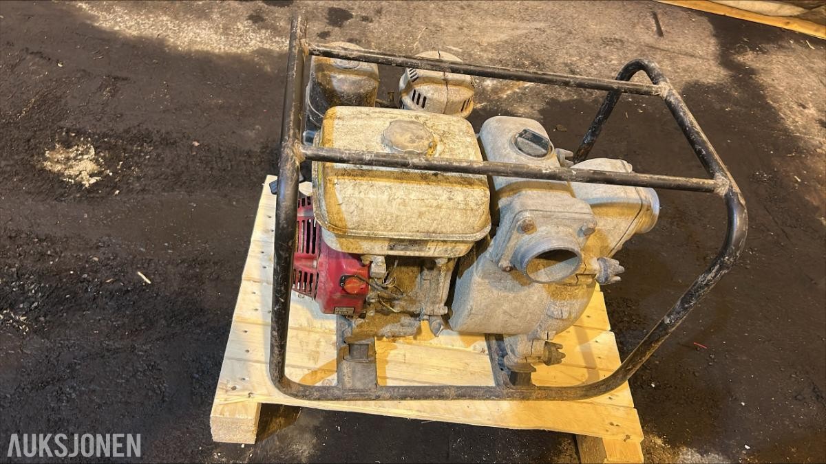 2 stk vannpumper med bensinmotor