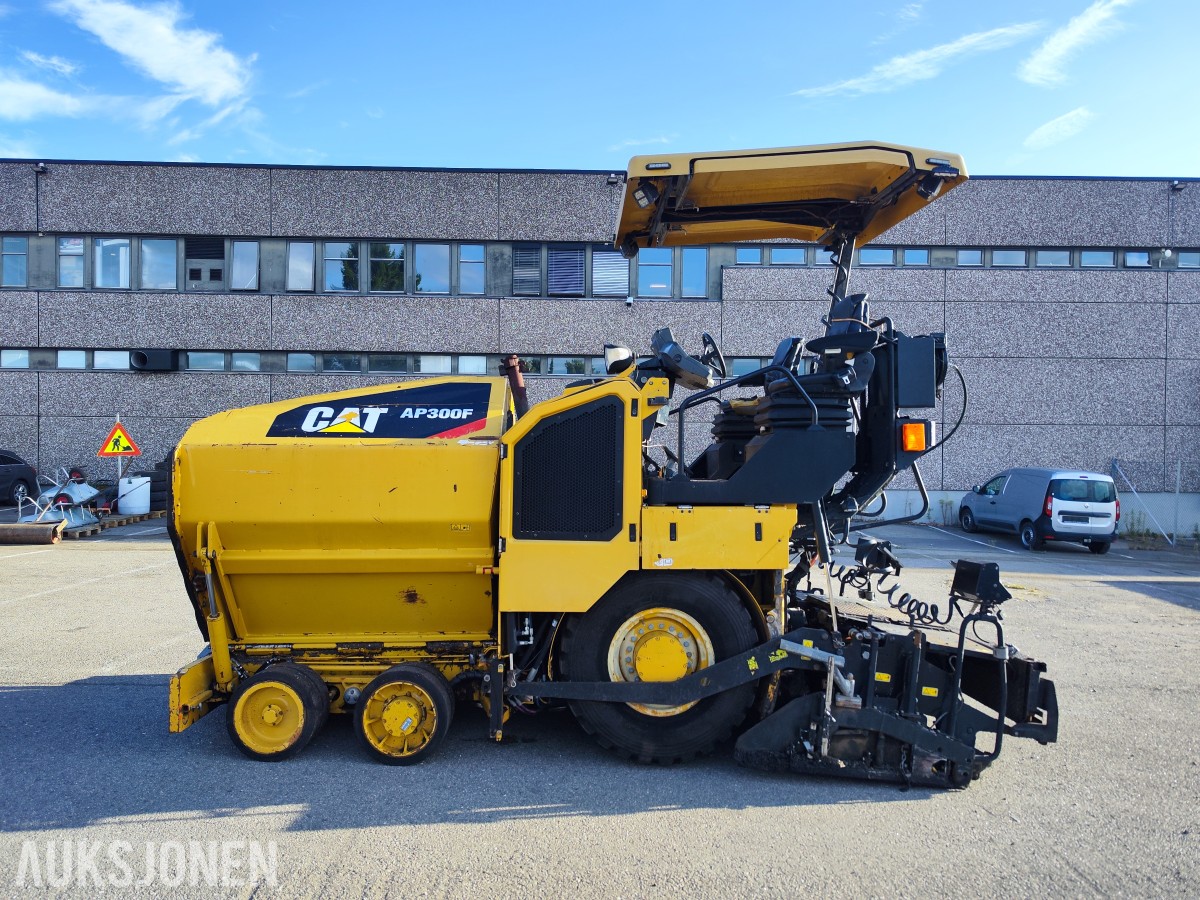 2016 Caterpillar AP300F asfaltutlegger – Cat SE34V – 5 728 timer