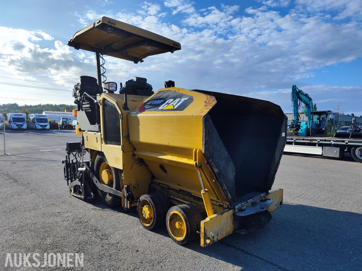 2016 Caterpillar AP300F asfaltutlegger – Cat SE34V – 5 728 timer