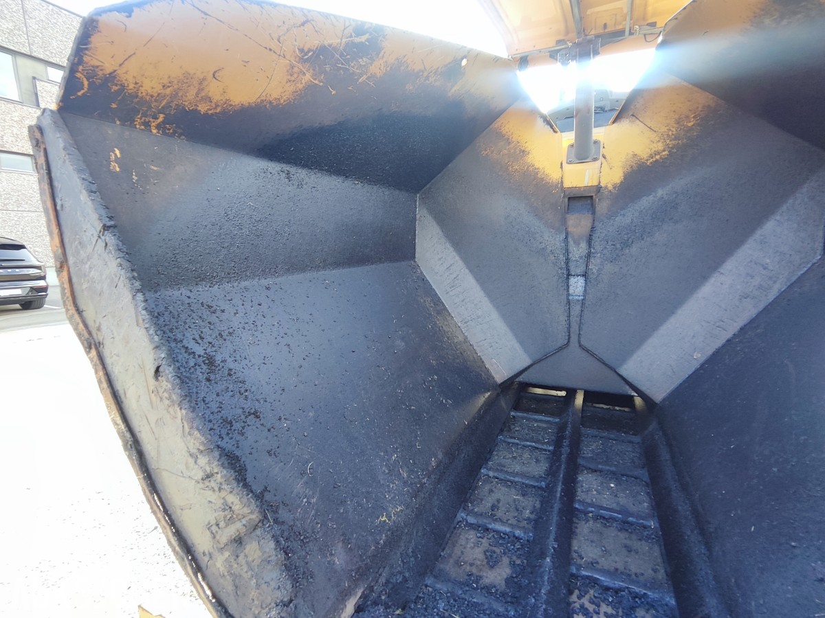 2016 Caterpillar AP300F asfaltutlegger – Cat SE34V – 5 728 timer