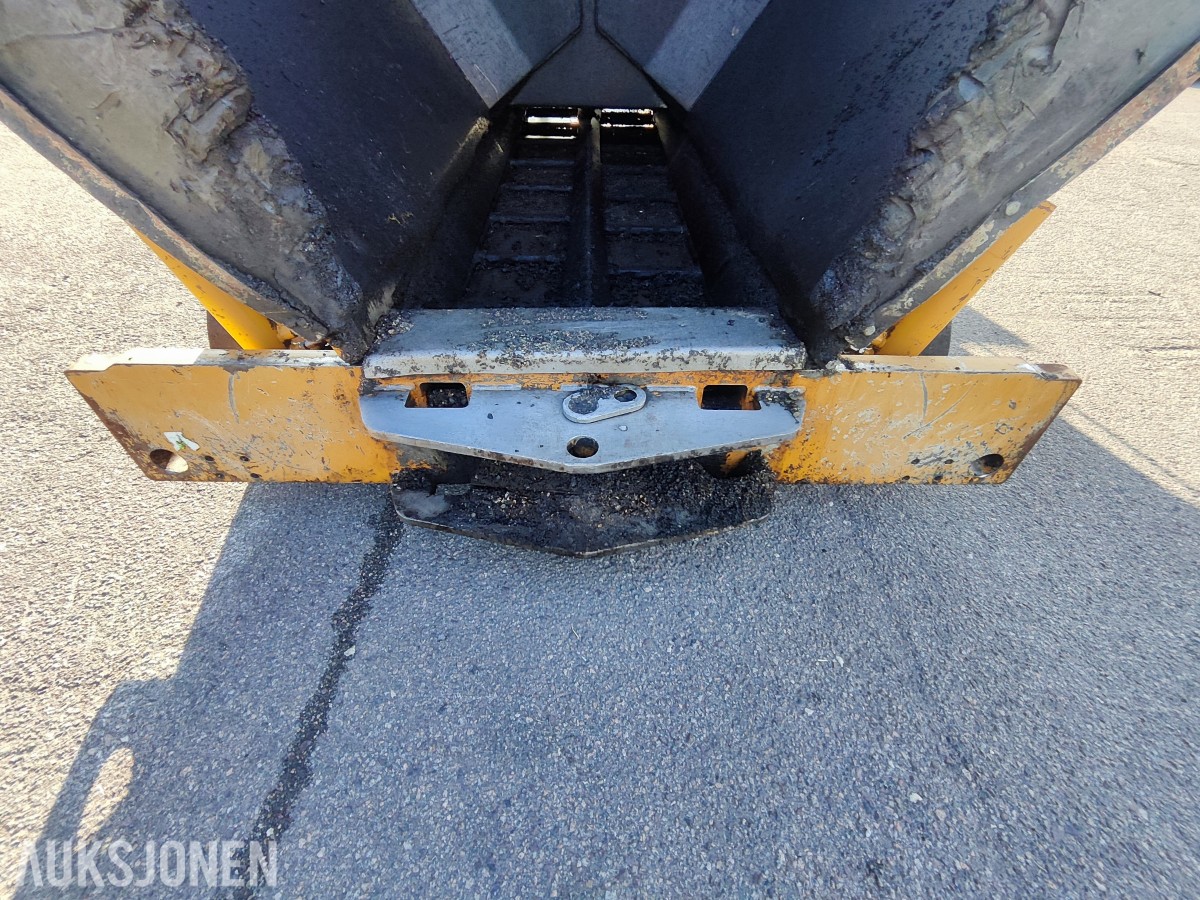 2016 Caterpillar AP300F asfaltutlegger – Cat SE34V – 5 728 timer