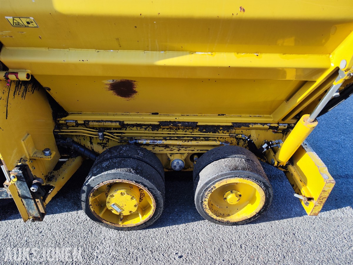 2016 Caterpillar AP300F asfaltutlegger – Cat SE34V – 5 728 timer