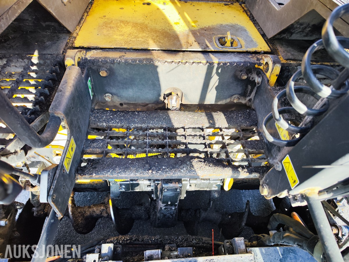 2016 Caterpillar AP300F asfaltutlegger – Cat SE34V – 5 728 timer
