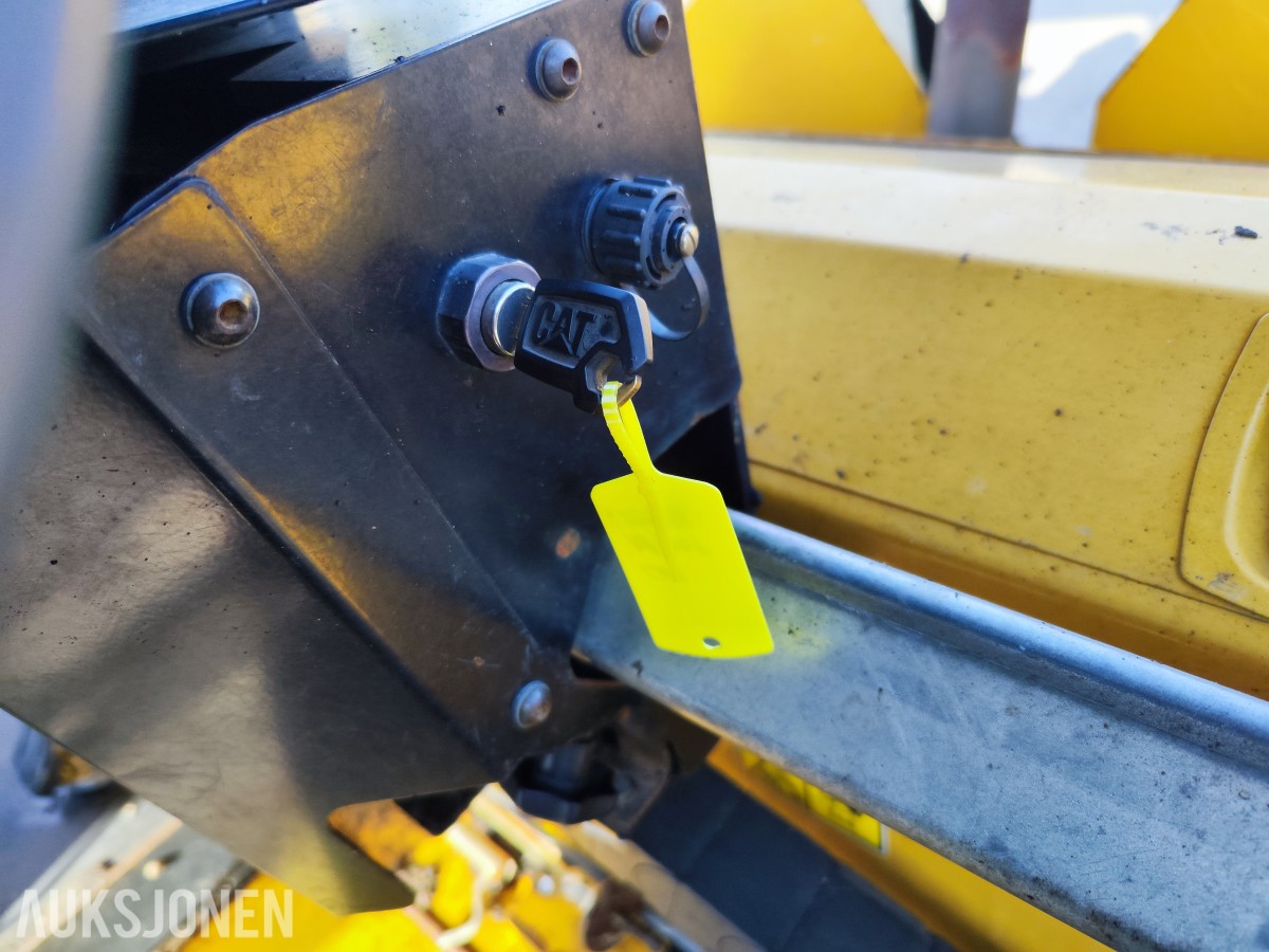2016 Caterpillar AP300F asfaltutlegger – Cat SE34V – 5 728 timer