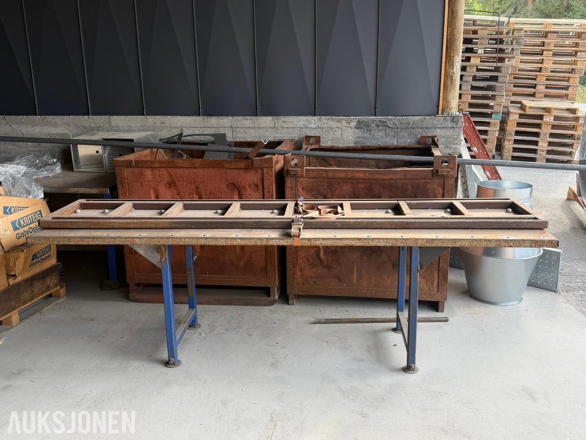Kulebord / arbeidsbenk med kulelager for platehåndtering