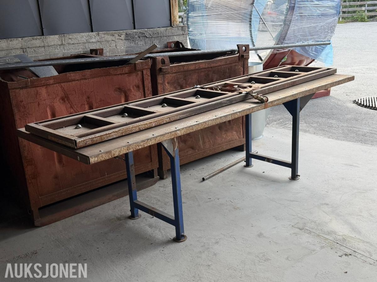 Kulebord / arbeidsbenk med kulelager for platehåndtering