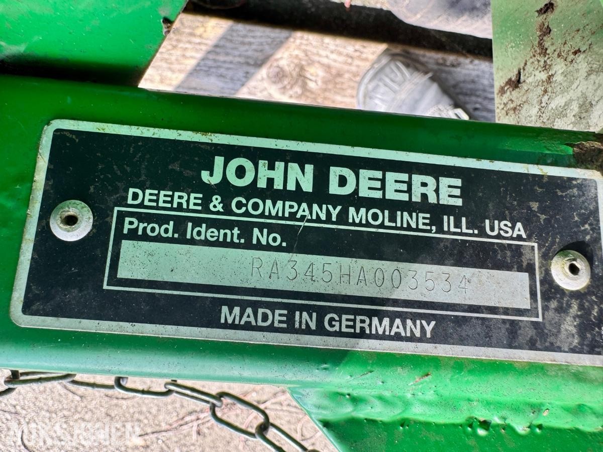 John Deere 345H Oppsamler med Hydraulisk Bakåpning