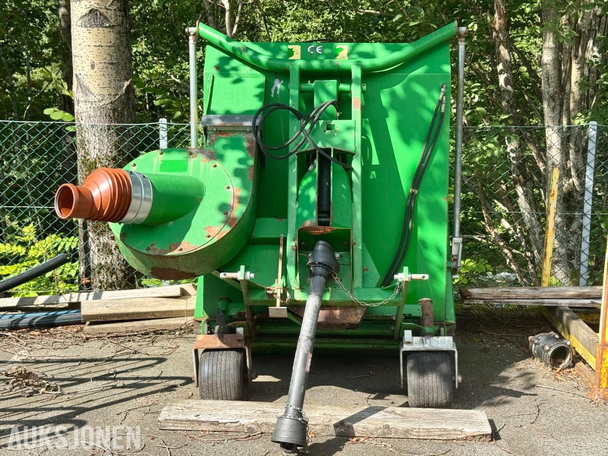 John Deere 345H Oppsamler med Hydraulisk Bakåpning