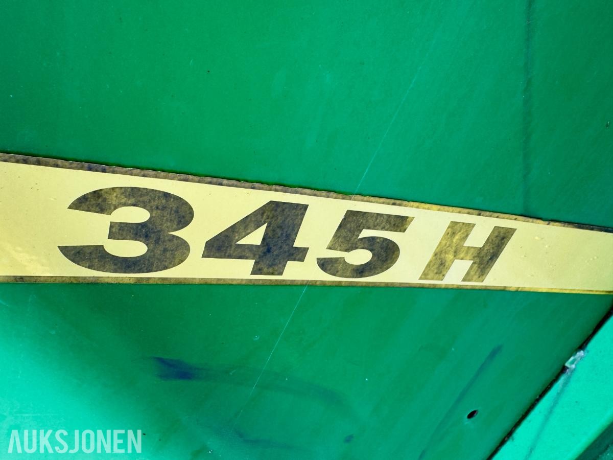 John Deere 345H Oppsamler med Hydraulisk Bakåpning