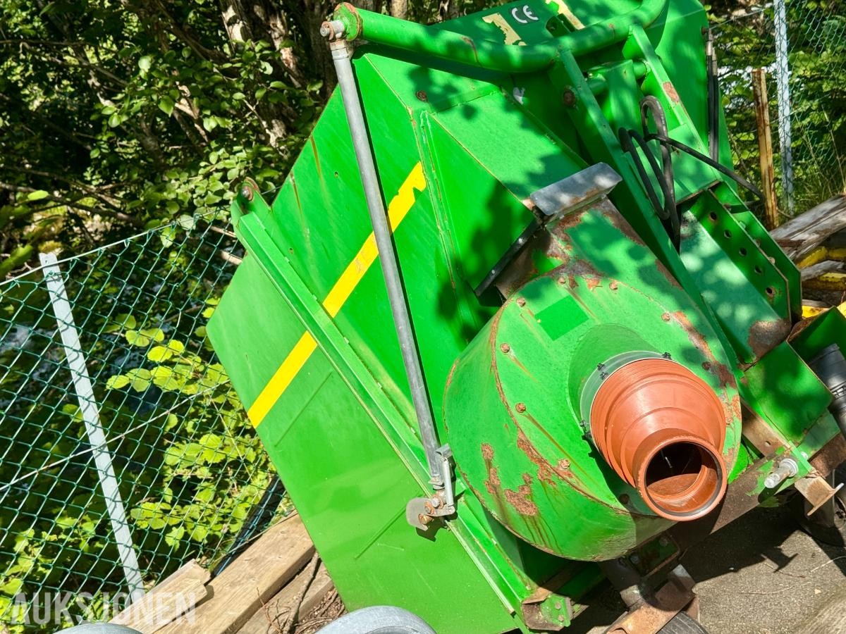 John Deere 345H Oppsamler med Hydraulisk Bakåpning
