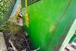 John Deere 345H Oppsamler med Hydraulisk Bakåpning