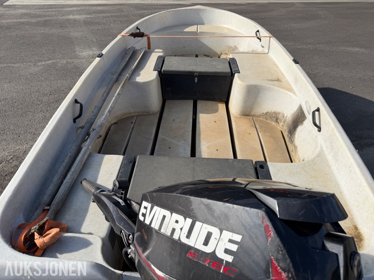 Pioner 15 med båthenger, Evinrude motor 25hk 