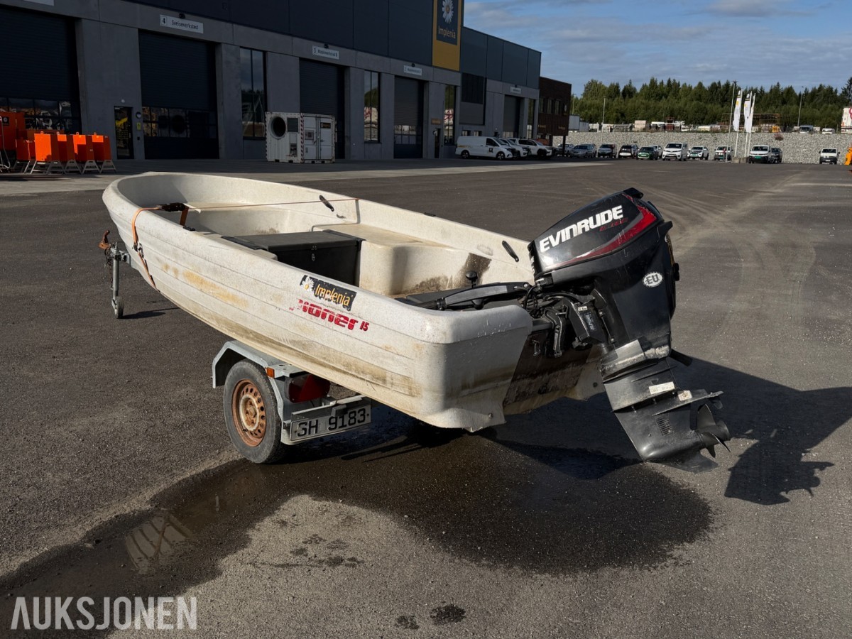 Pioner 15 med båthenger, Evinrude motor 25hk 