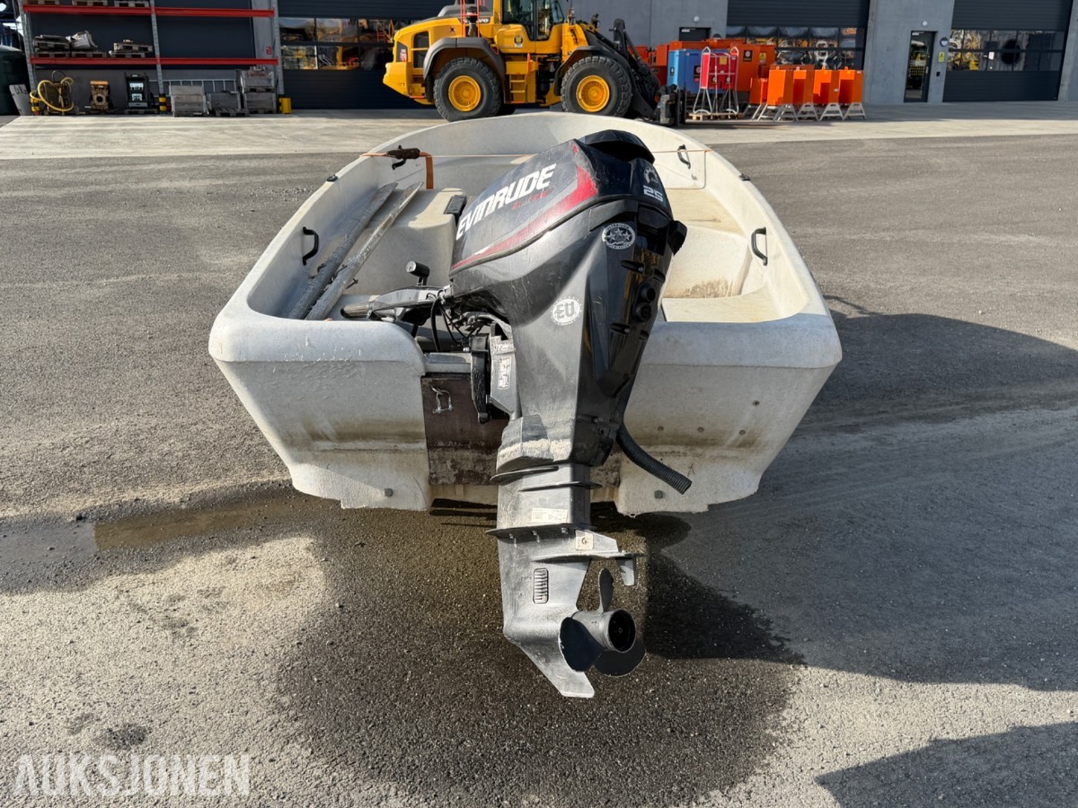 Pioner 15 med båthenger, Evinrude motor 25hk 