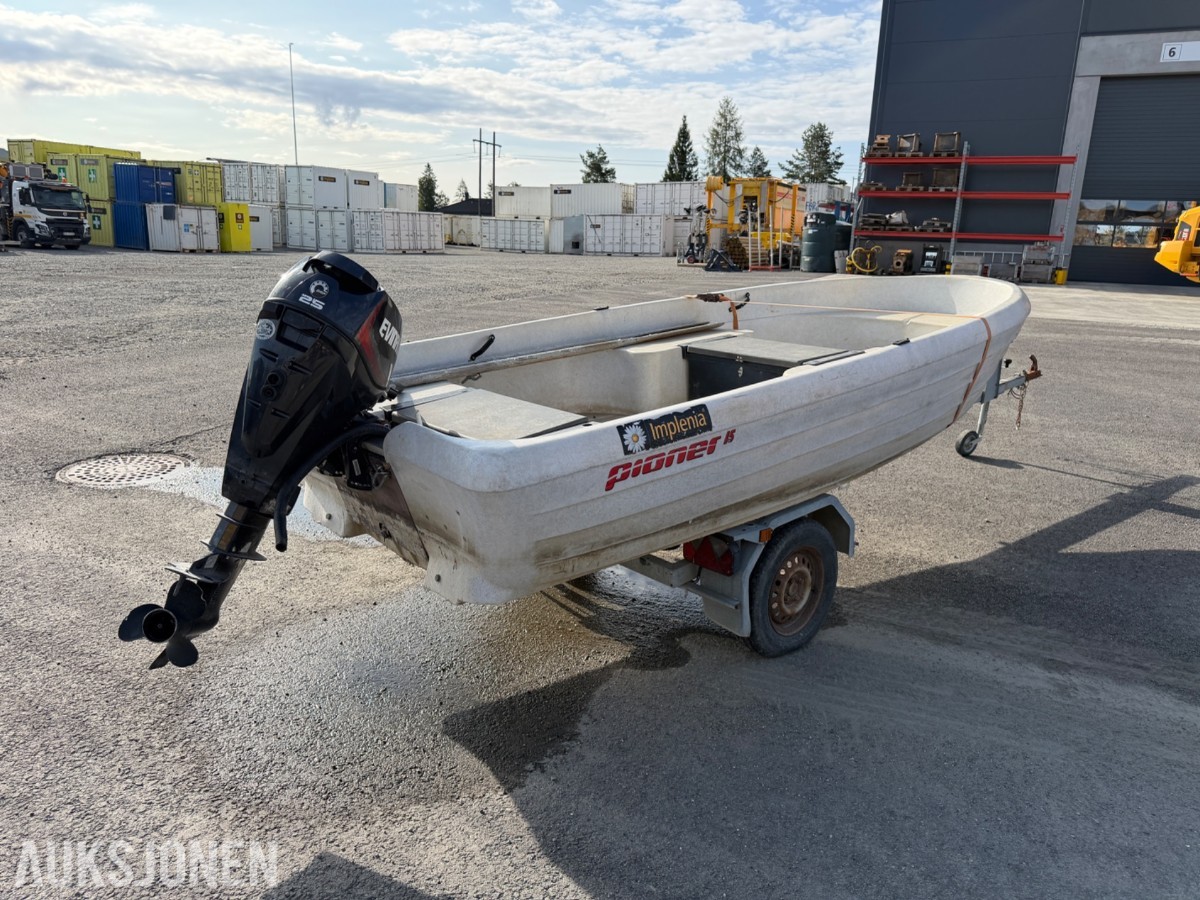 Pioner 15 med båthenger, Evinrude motor 25hk 