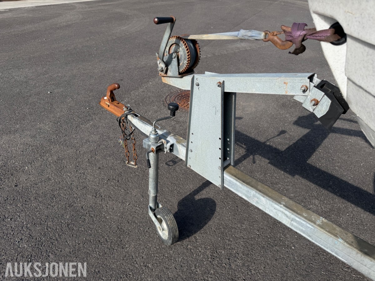 Pioner 15 med båthenger, Evinrude motor 25hk 
