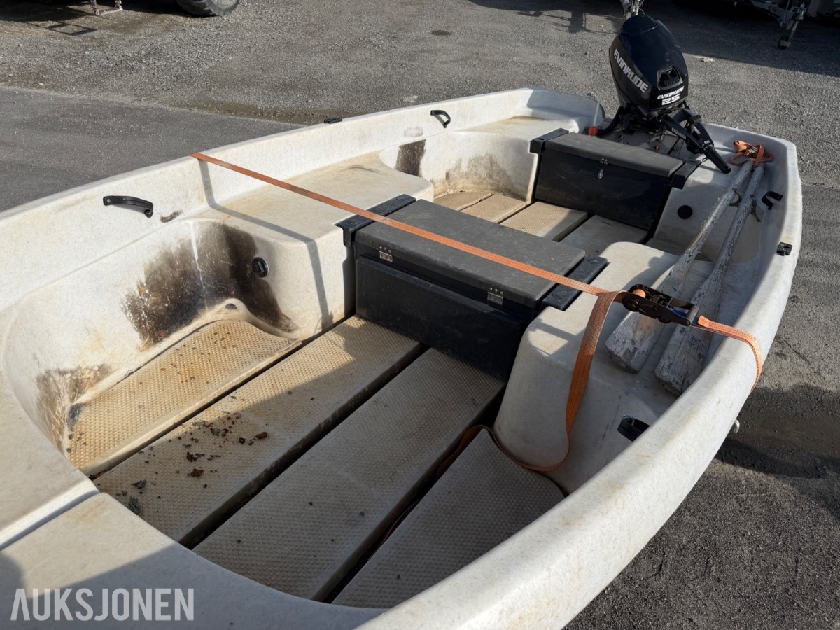 Pioner 15 med båthenger, Evinrude motor 25hk 