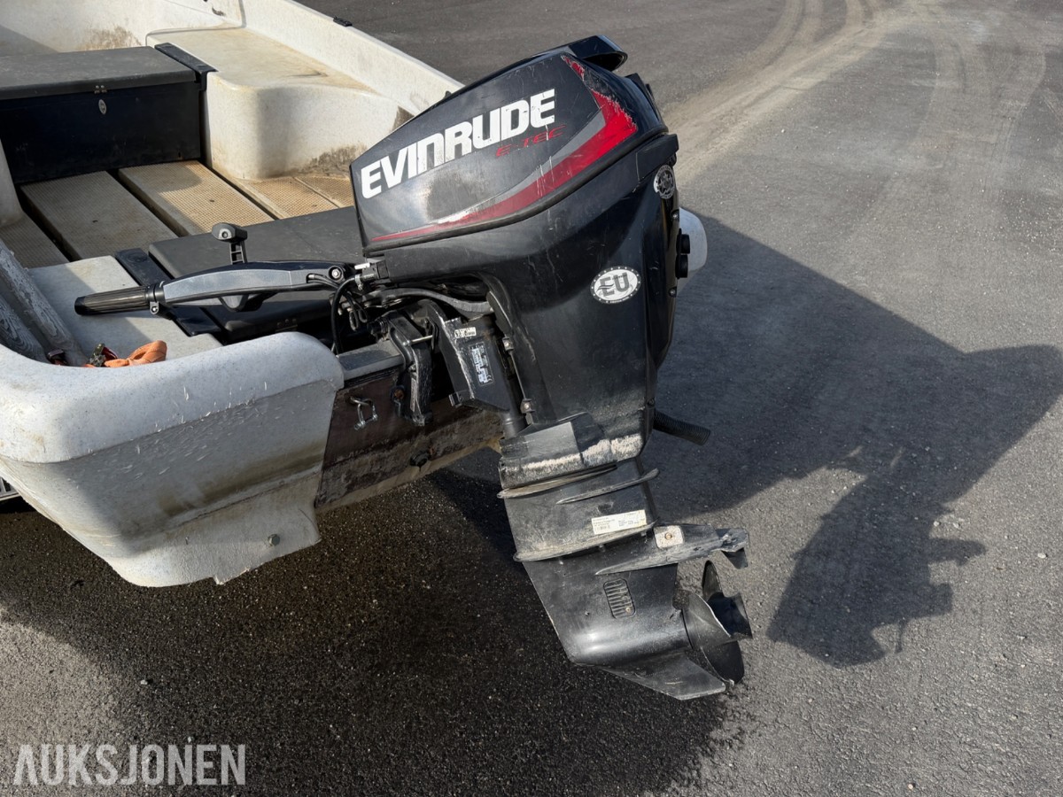 Pioner 15 med båthenger, Evinrude motor 25hk 
