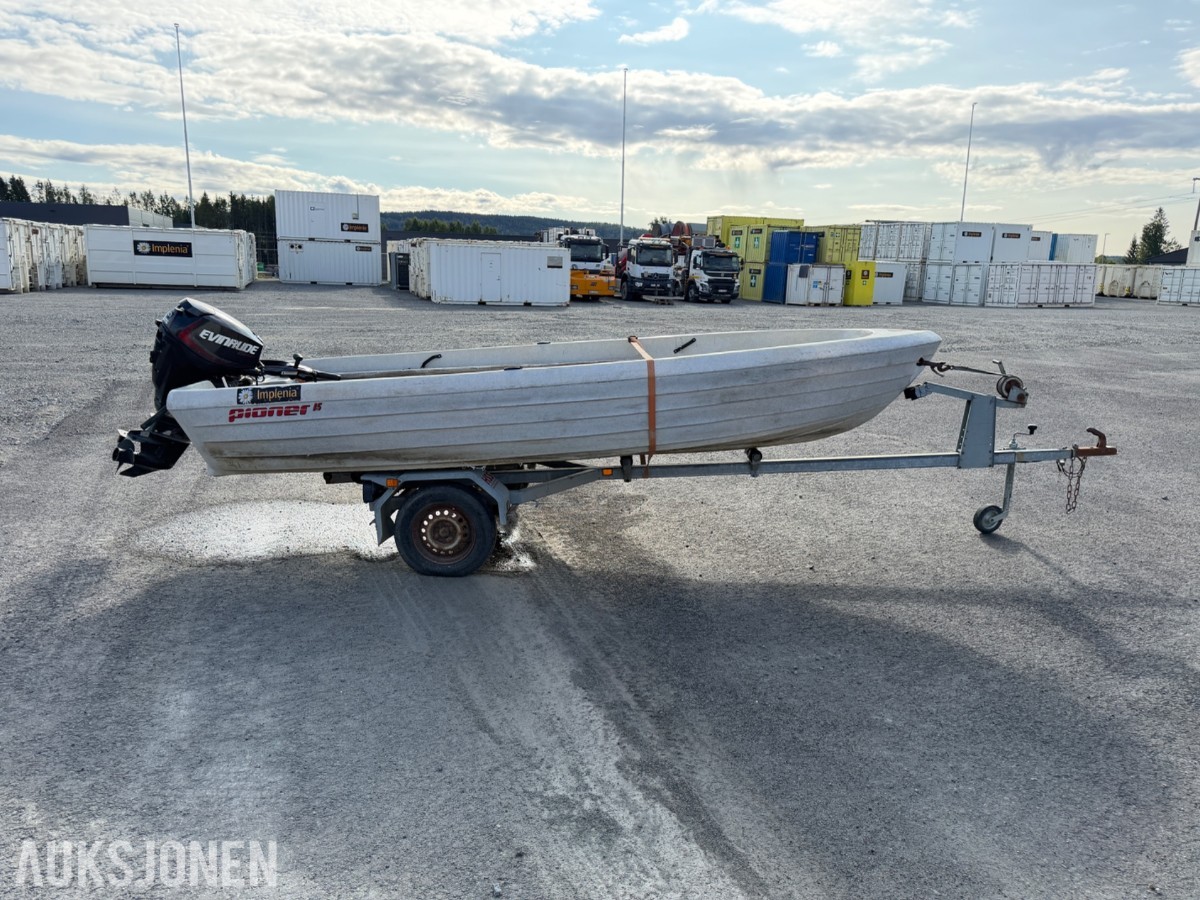 Pioner 15 med båthenger, Evinrude motor 25hk 