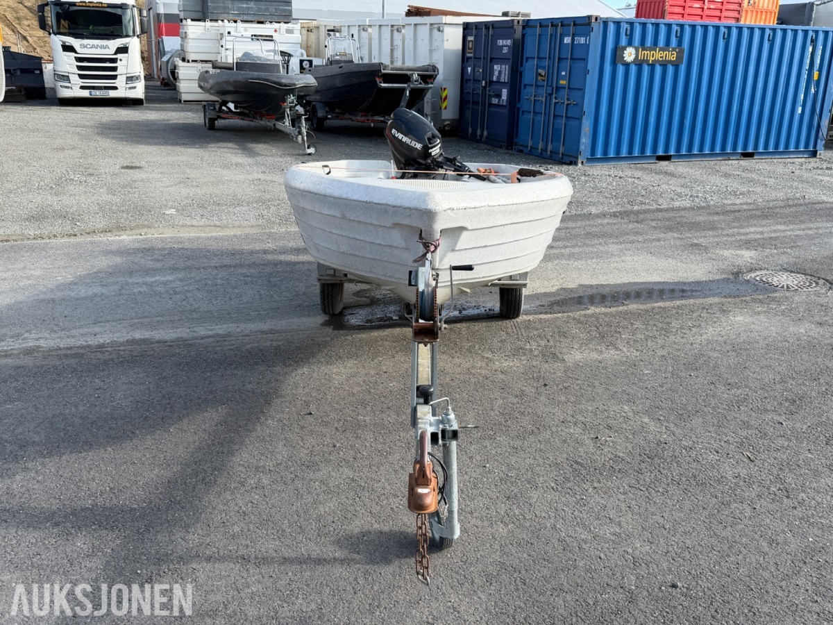 Pioner 15 med båthenger, Evinrude motor 25hk 