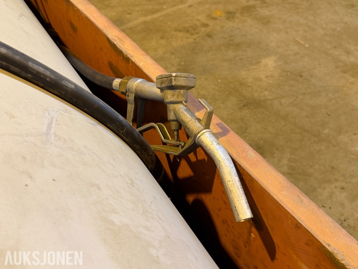 3000 liter Dieseltank med pumpe og telleverk 