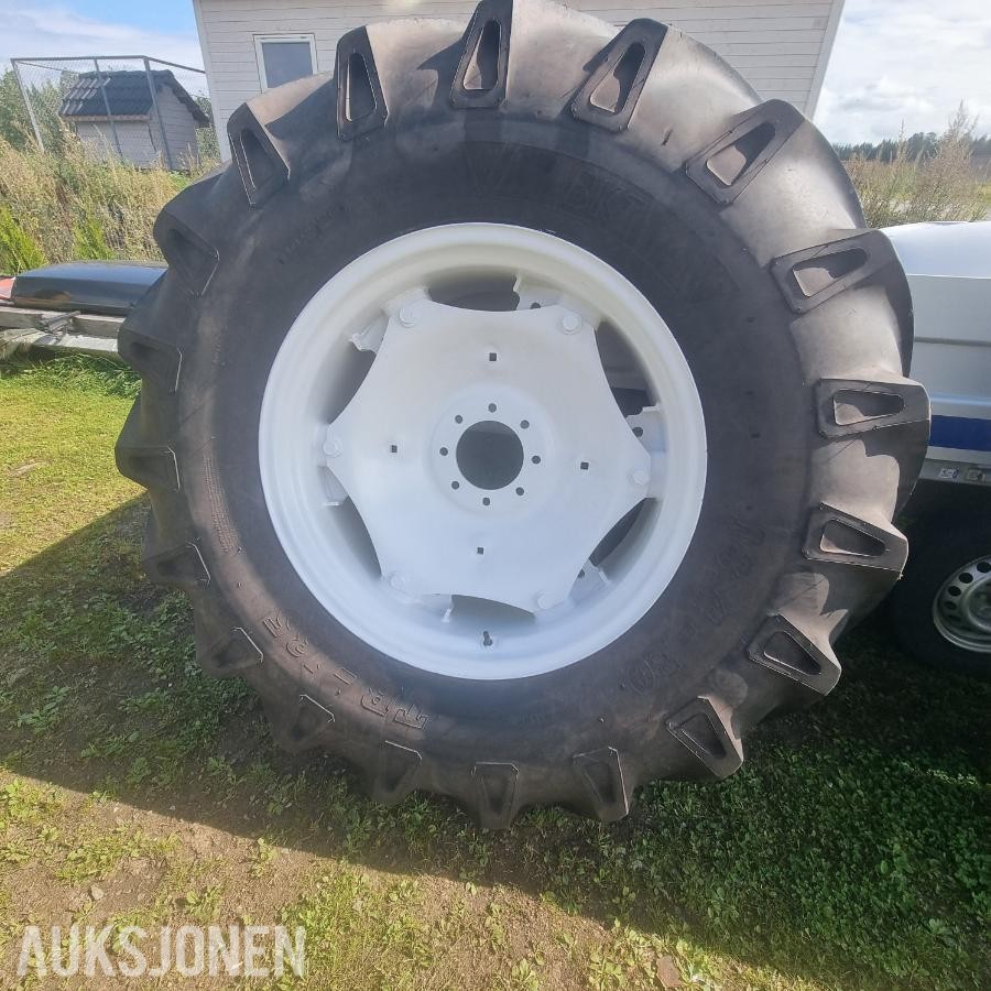 2015 Traktor Hjulsett Bak BKT TR-135 18.9xR30