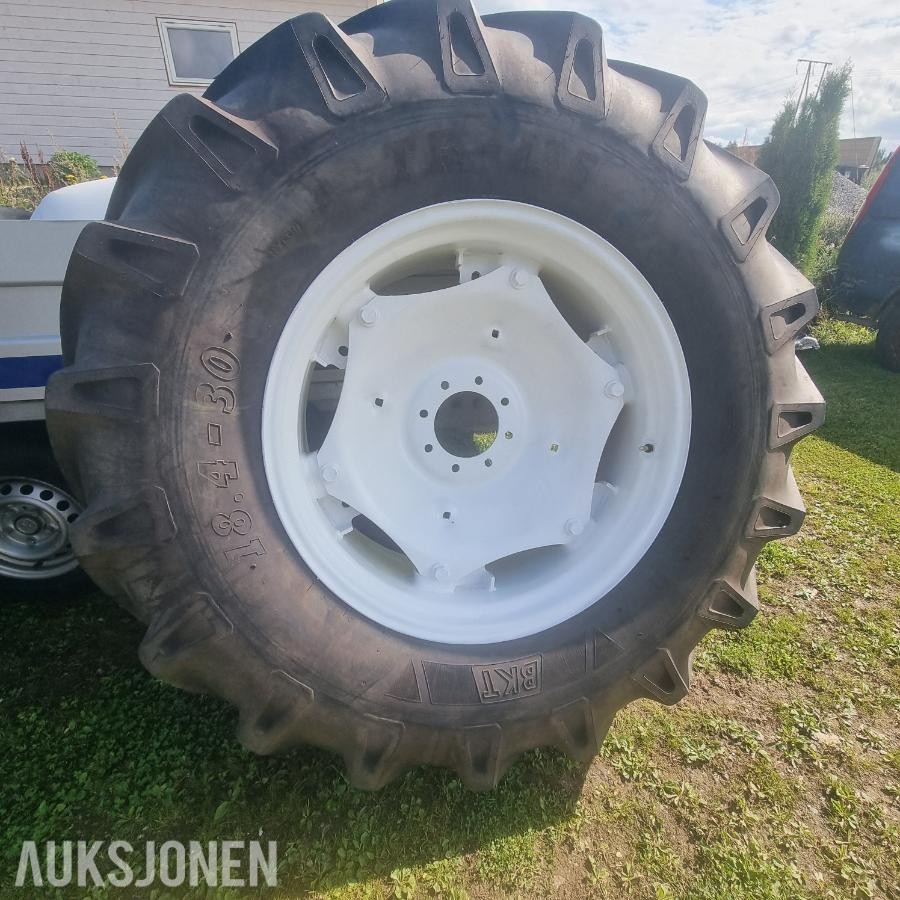 2015 Traktor Hjulsett Bak BKT TR-135 18.9xR30