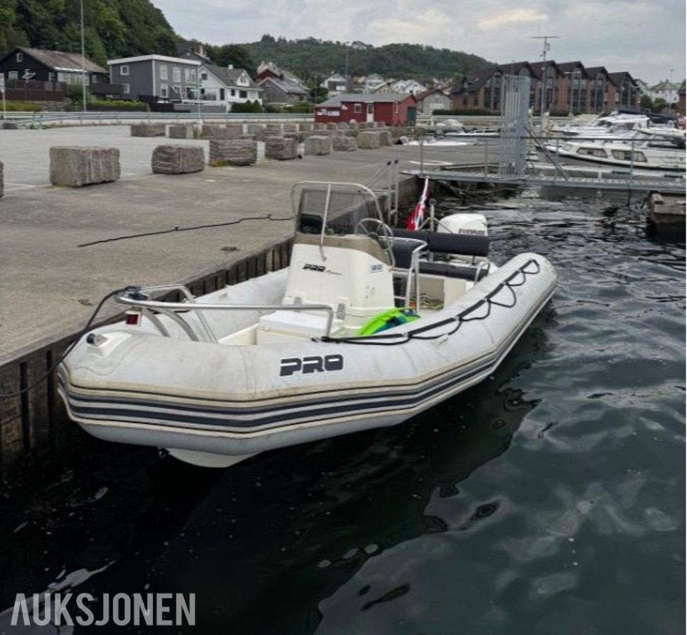 2010 Zodiac Pro 650 Med Evinrude 150 og båthenger