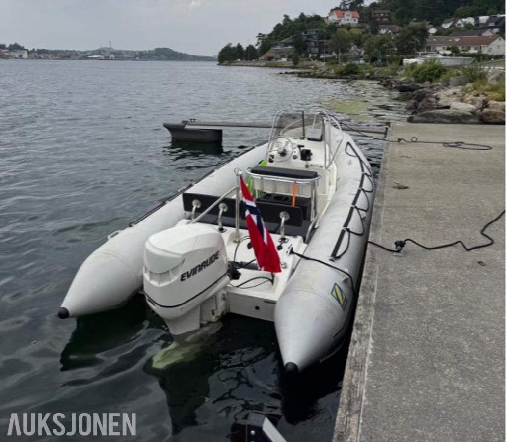 2010 Zodiac Pro 650 Med Evinrude 150 og båthenger