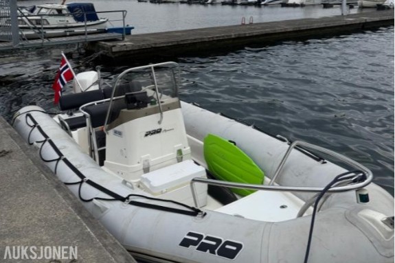 2010 Zodiac Pro 650 Med Evinrude 150 og båthenger