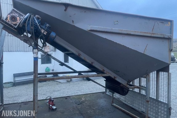 Mottakskasse/hopper med transportør og sorteringsbord