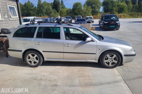 2004 Skoda Octavia 1.9 131hk cruisekontroll hengerefeste 161000km
