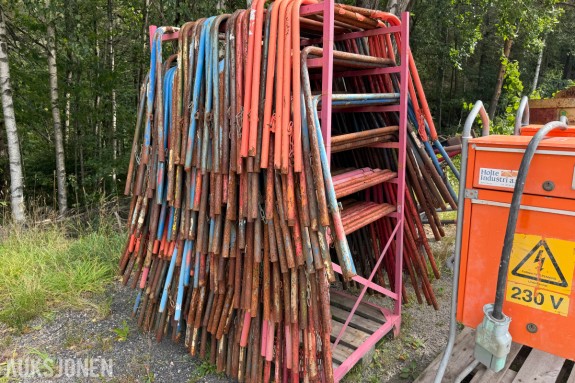 STORT PARTI GIPSBUKKER / MALINGSBUKKER / ARBEIDSBUKKER MED LAGRINGSSTATIV