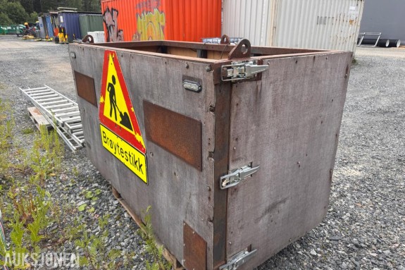 Transportkasse beregnet for transport av brøytestikker