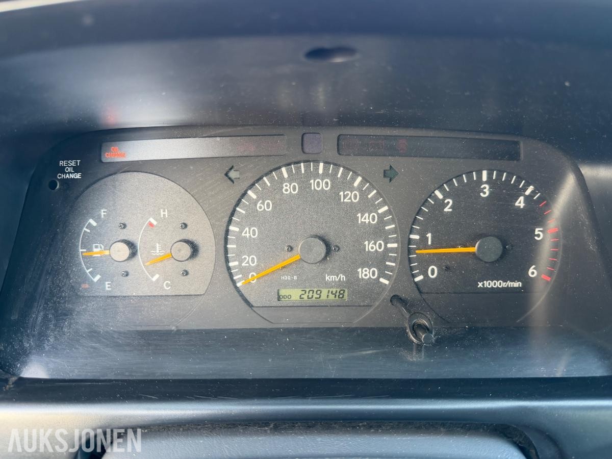 2006 Toyota HiAce 2.5-102 D 4WD, 203000km