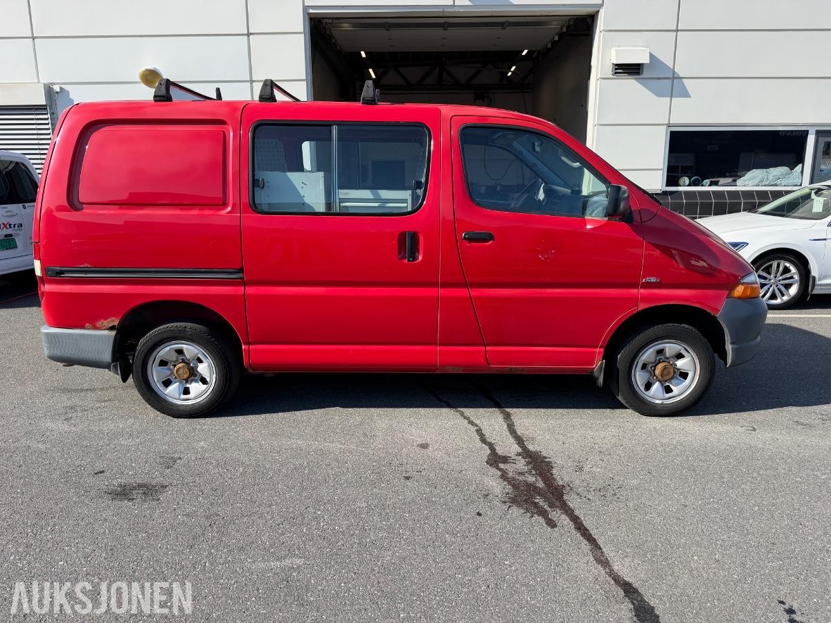 2006 Toyota HiAce 2.5-102 D 4WD, 203000km