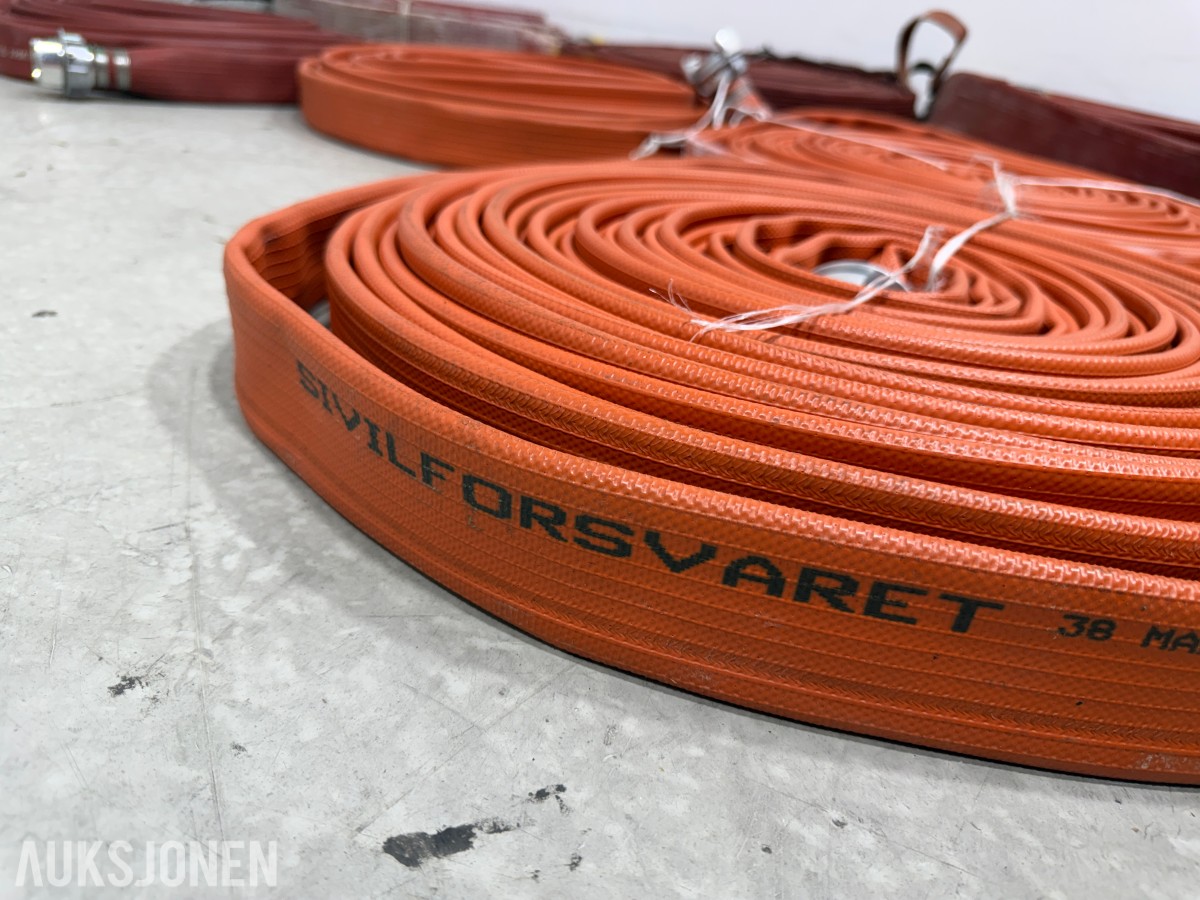 Parti brannslanger med koblinger – 14 stk