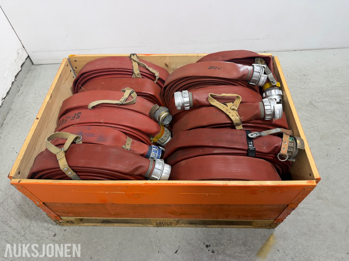 Parti brannslanger med koblinger – ca. 13 stk 