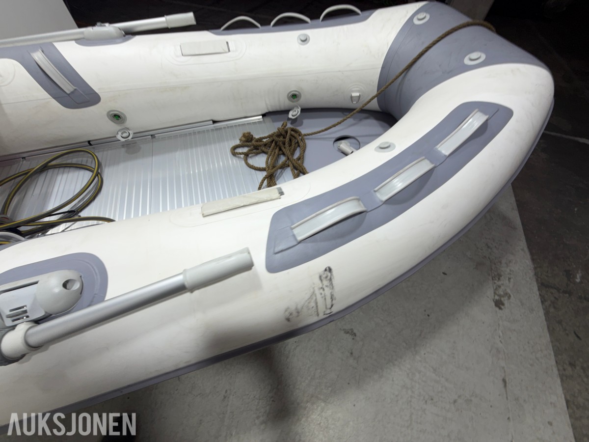 2002 Zodiac Cadet 310 Alu båt med motor