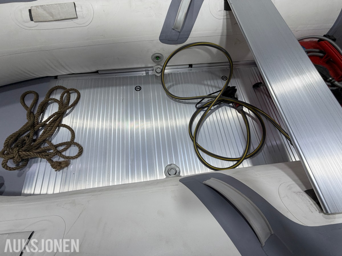 2002 Zodiac Cadet 310 Alu båt med motor