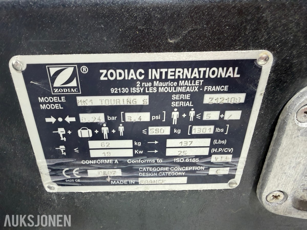 2004 Zodiac MK1 Touring S båt med 10 HK motor