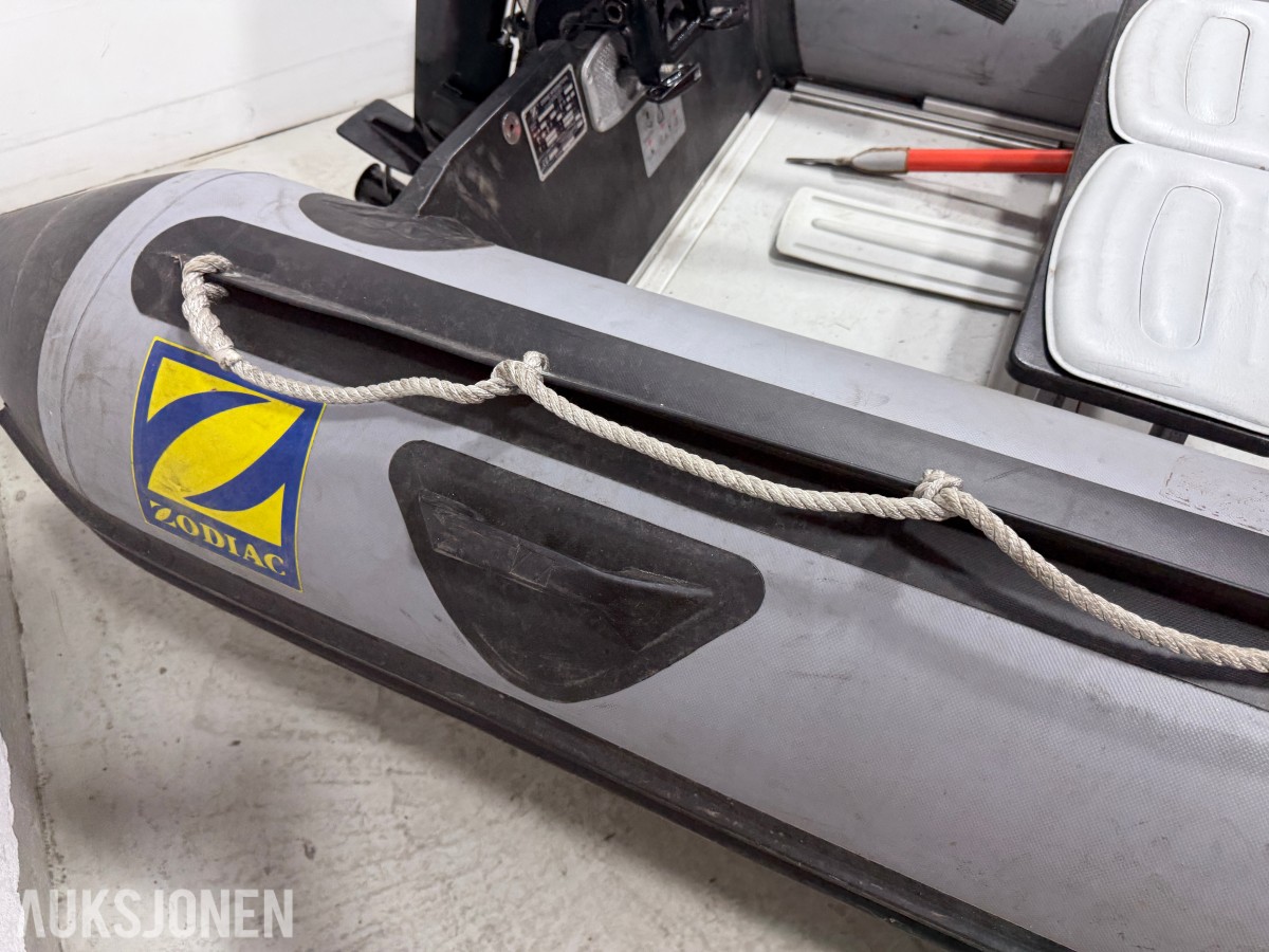 2004 Zodiac MK1 Touring S båt med 10 HK motor