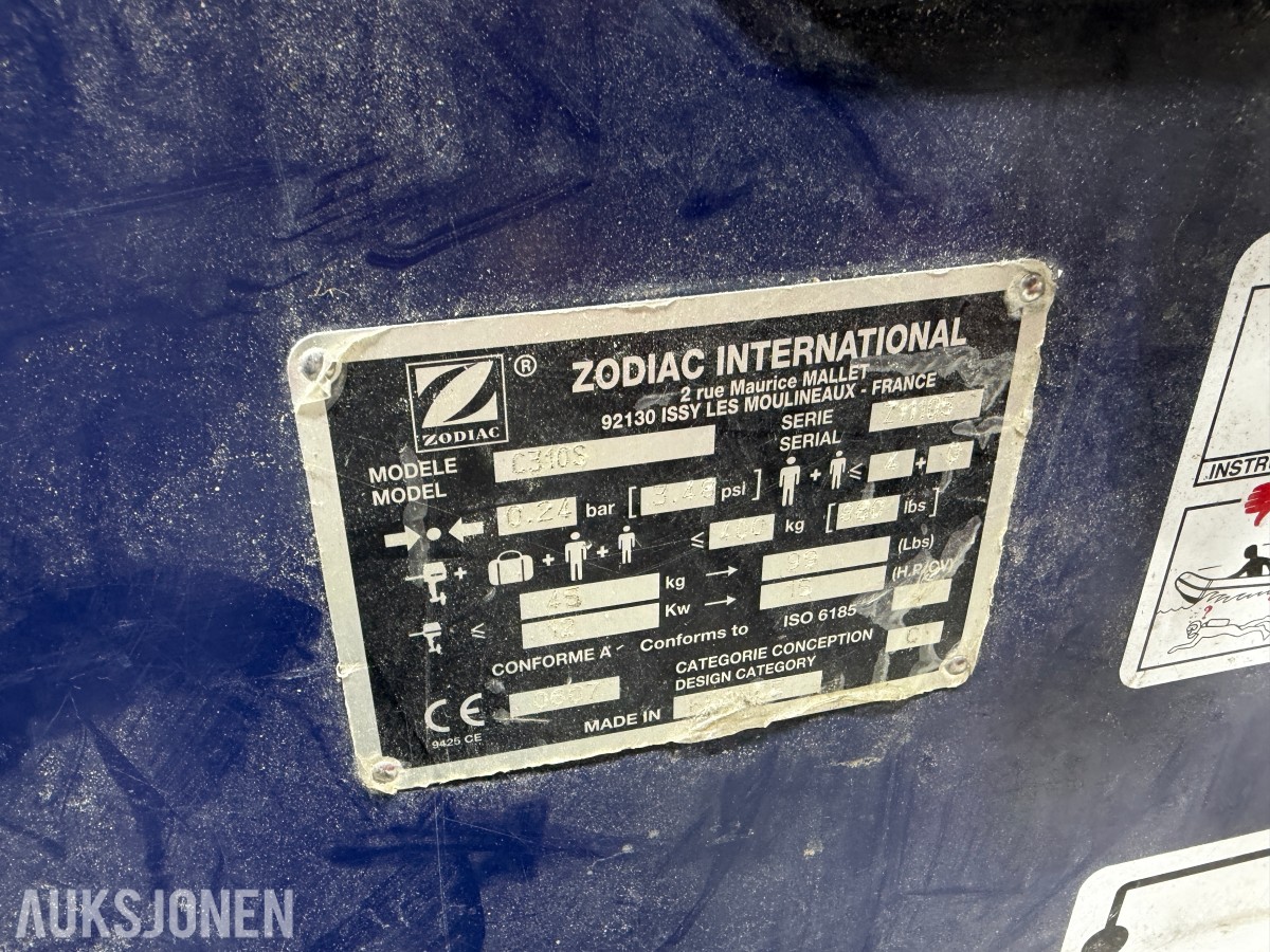 Zodiac C310S båt med 9,9 HK motor