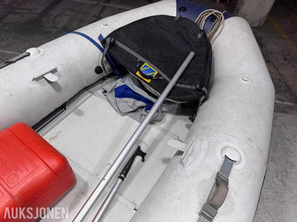 Zodiac C310S båt med 9,9 HK motor